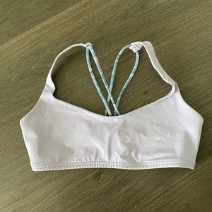 Lululemon Free to Be Bra